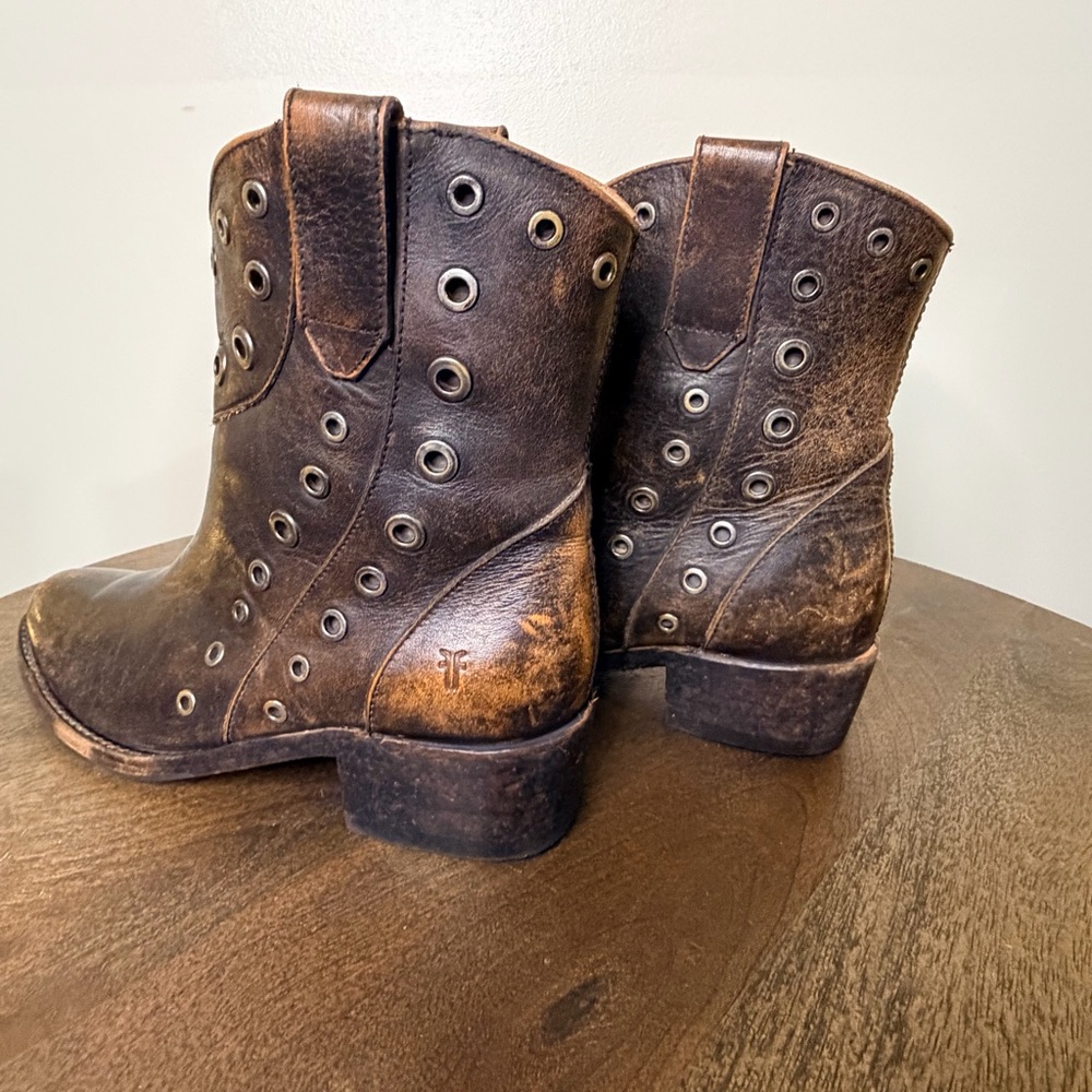 Frye Diana Grommet Short Boots - Picture 2 of 7
